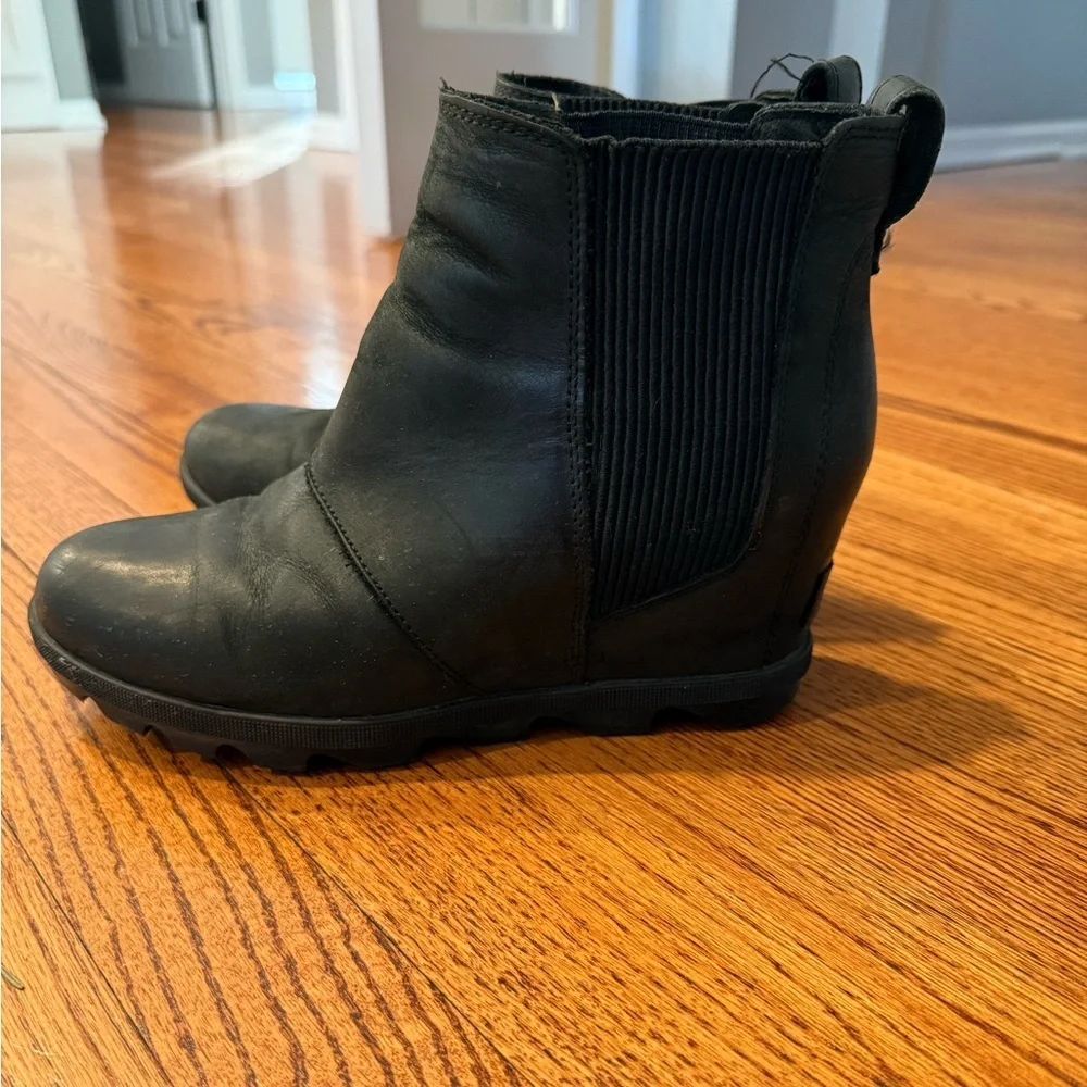 Sorel black wedges size 8.5